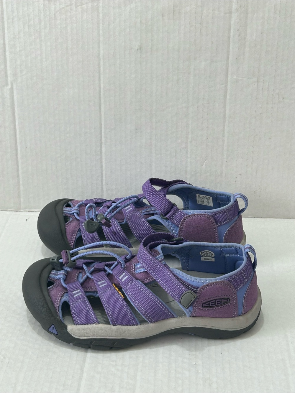 Keen Girls Sport Sandals Purple
Waterproof Adjustable Bungee
Cord Size 5